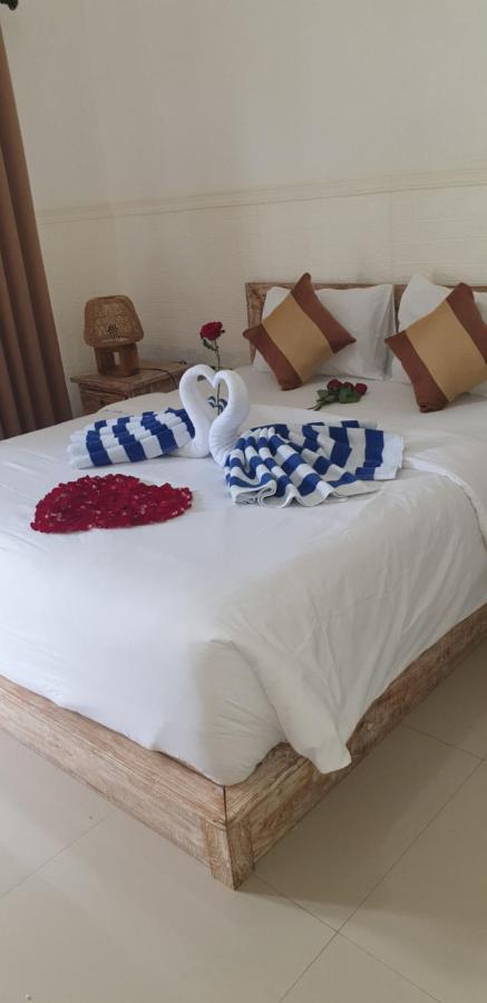Sun Homestay Canggu Esterno foto