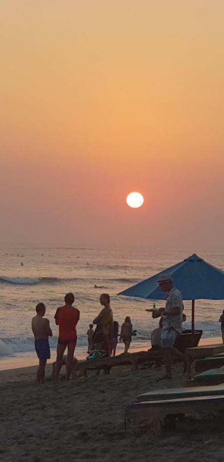 Sun Homestay Canggu Esterno foto