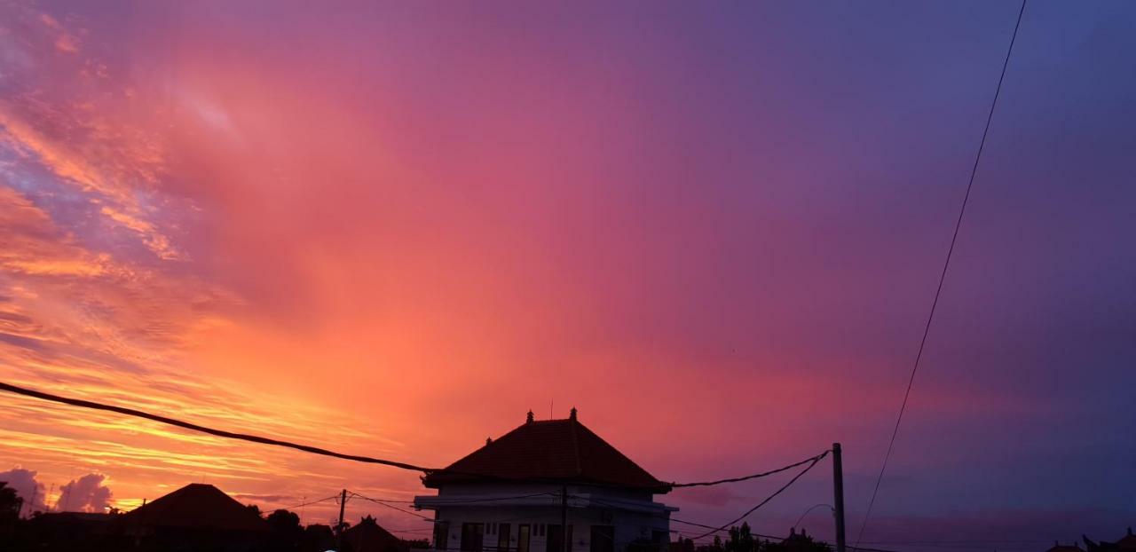 Sun Homestay Canggu Esterno foto