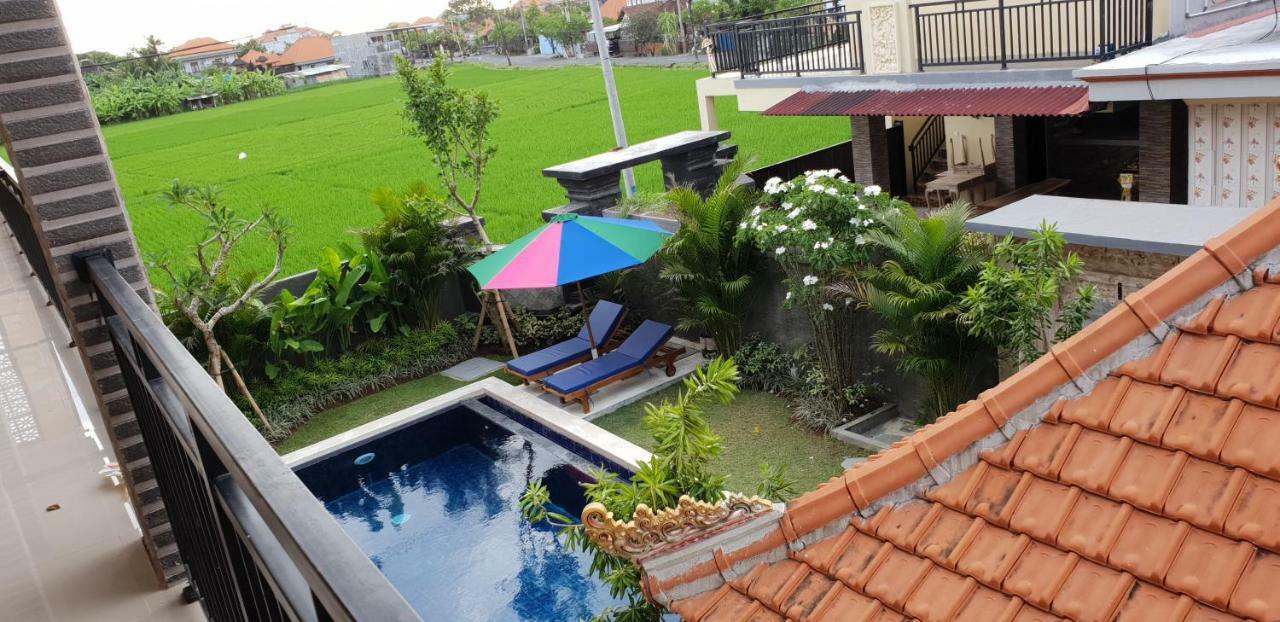 Sun Homestay Canggu Esterno foto