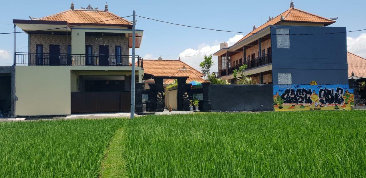 Sun Homestay Canggu Esterno foto