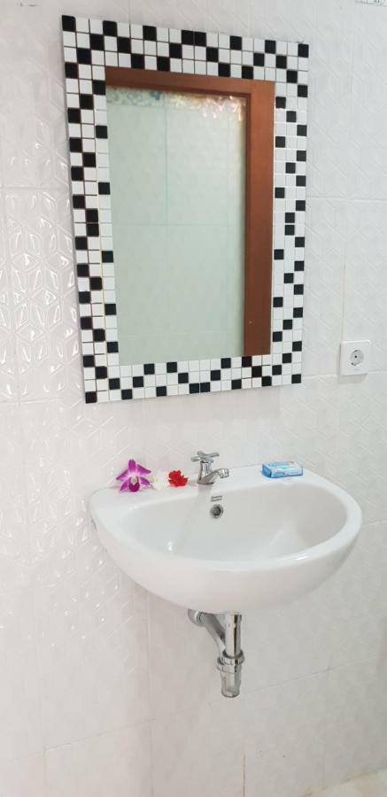 Sun Homestay Canggu Esterno foto