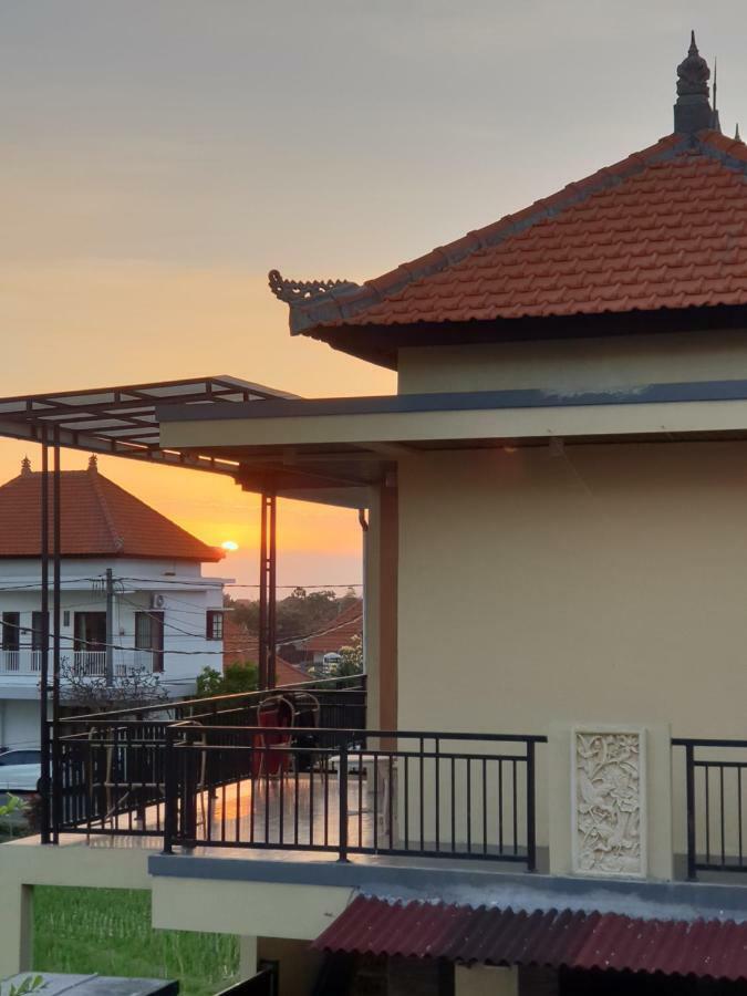 Sun Homestay Canggu Esterno foto